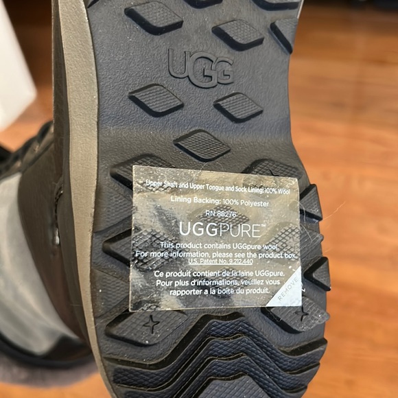 UGG ADIRONDACK III TALL BLACK GRAY WATERPROOF WOMENS SIZE 6 AUTHENTIC BOOTS - Picture 15 of 16